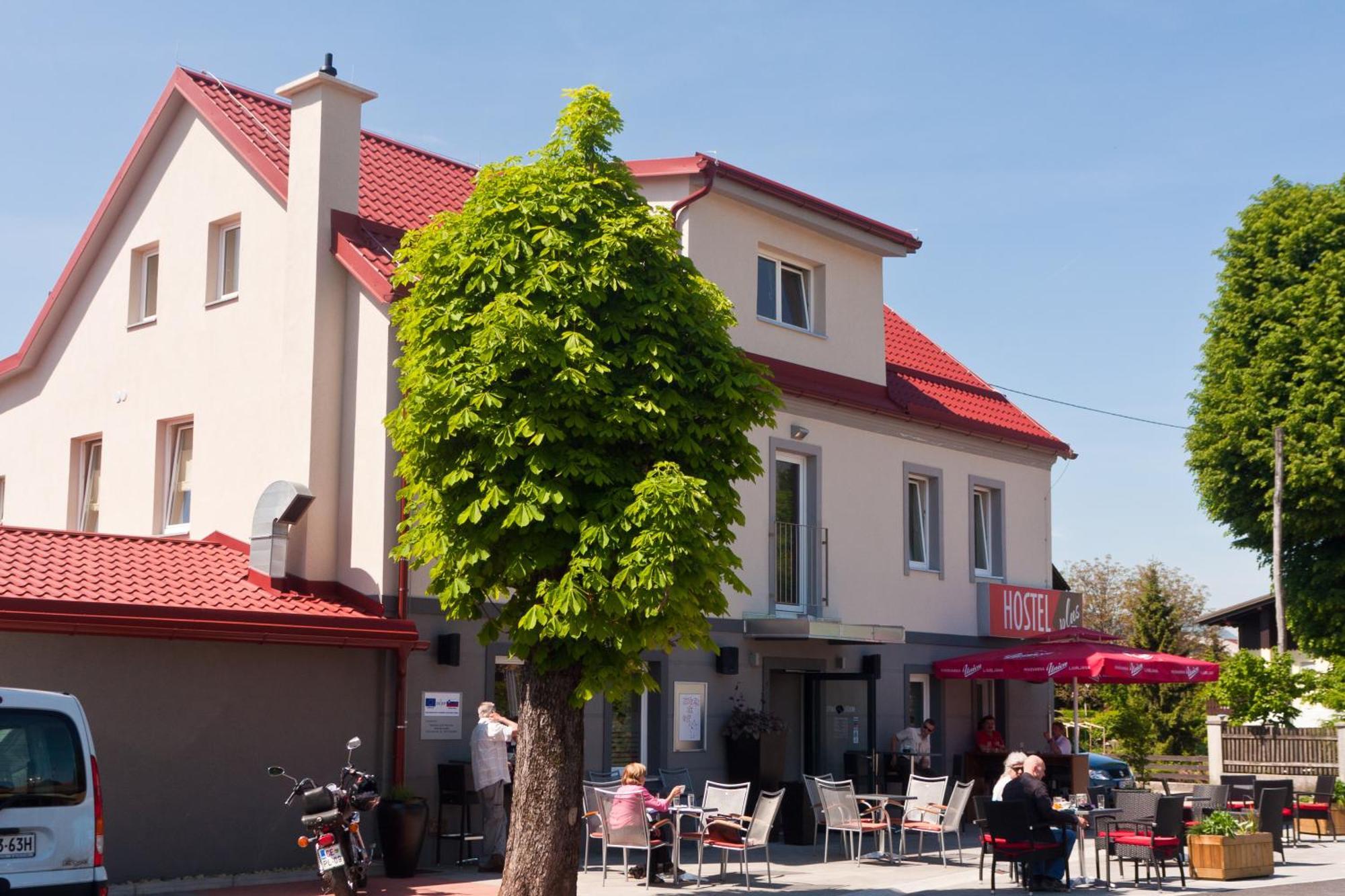 Hostel Plus Caffe Petrovče Buitenkant foto