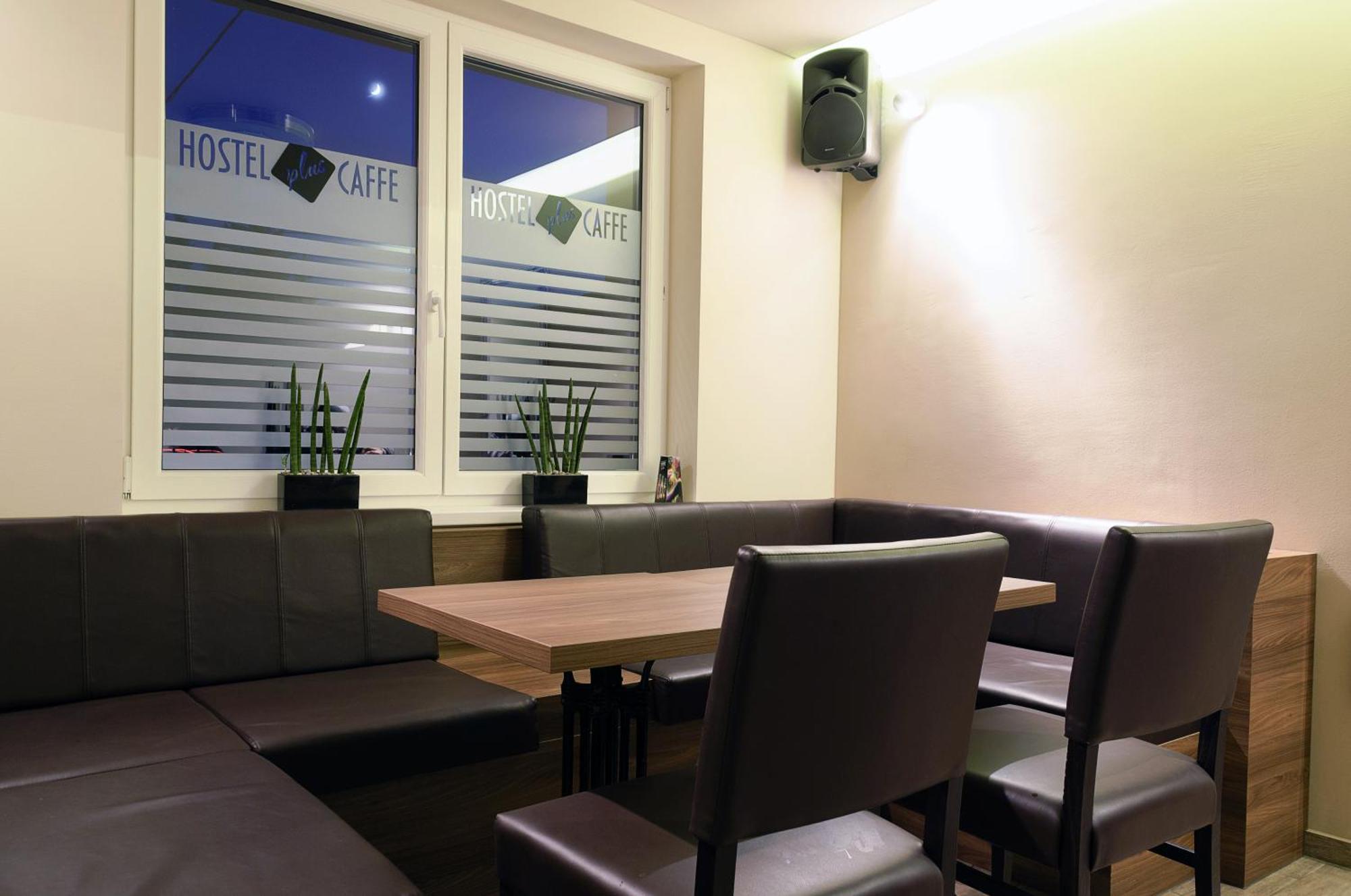 Hostel Plus Caffe Petrovče Buitenkant foto